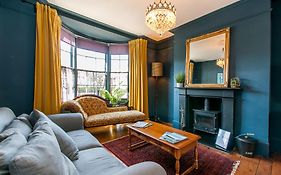 Opulent Georgian Townhouse Overlooking Spencer Square